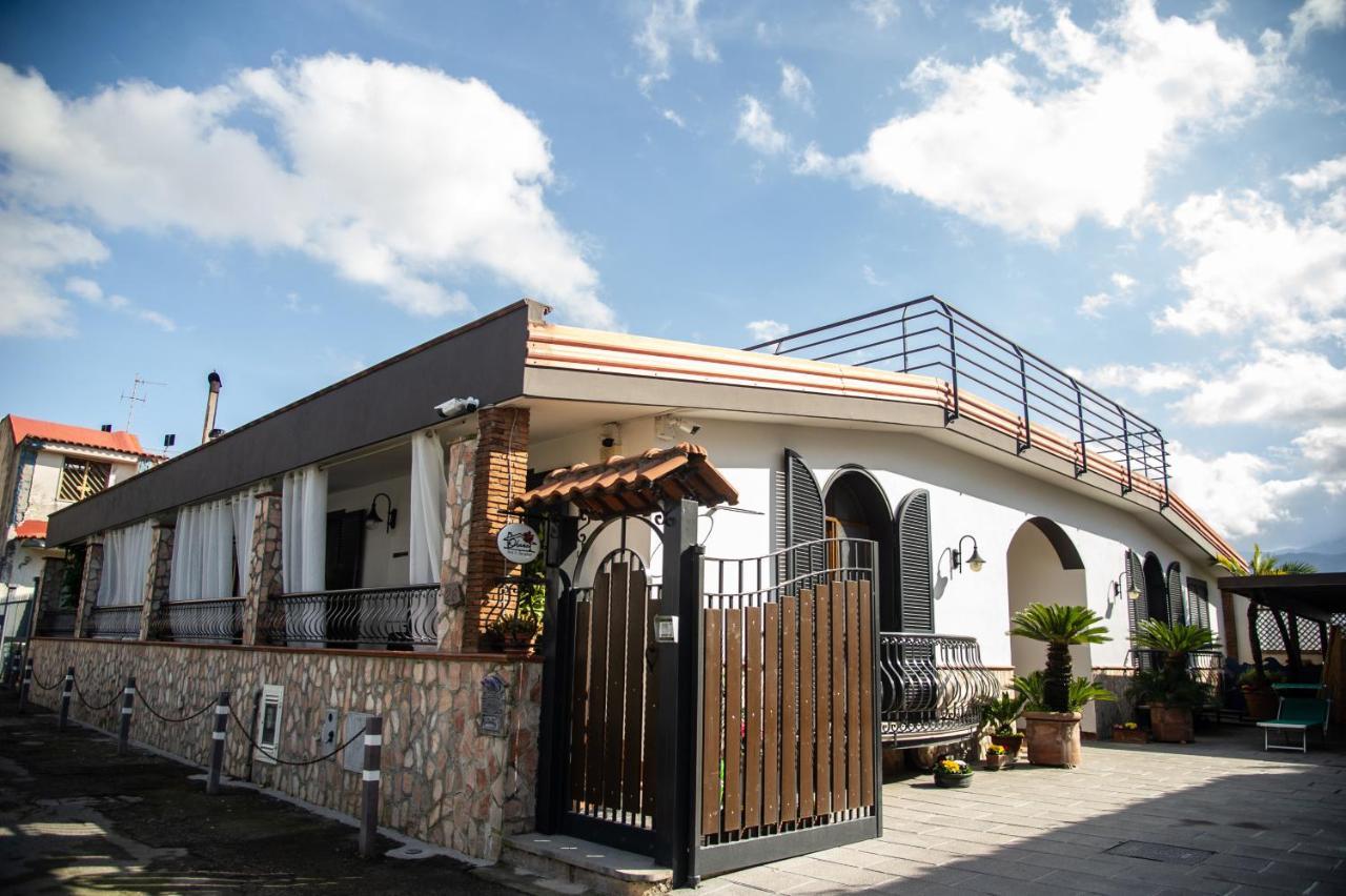 Ohana Bed And Breakfast Кастелламмаре-ди-Стабия Экстерьер фото