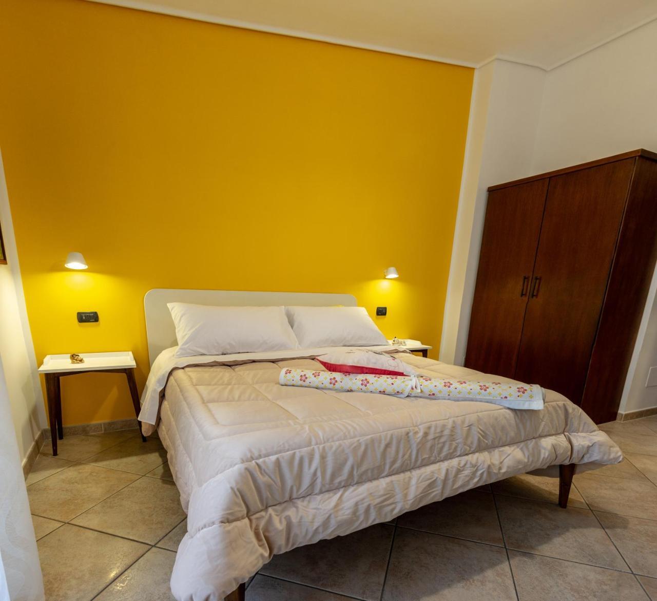 Ohana Bed And Breakfast Кастелламмаре-ди-Стабия Экстерьер фото