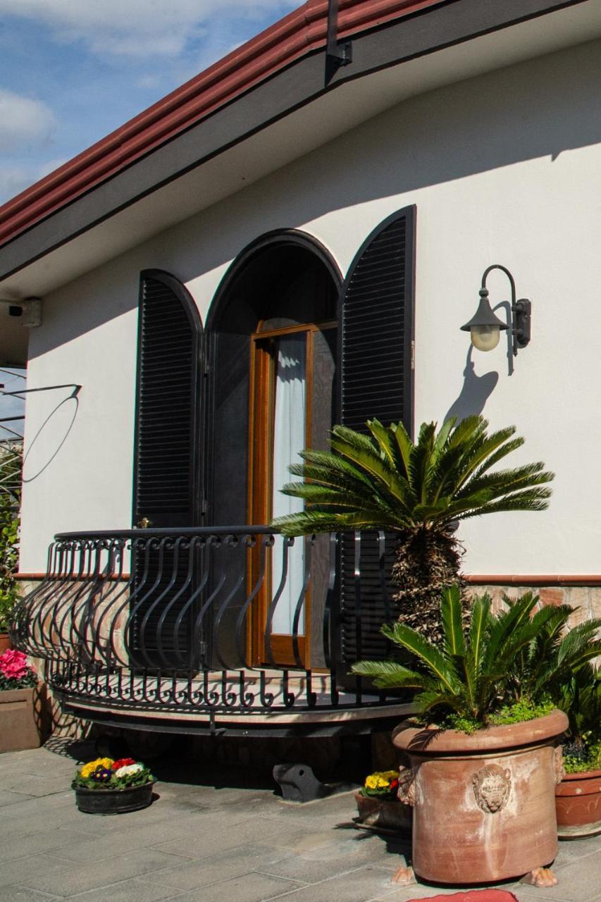 Ohana Bed And Breakfast Кастелламмаре-ди-Стабия Экстерьер фото